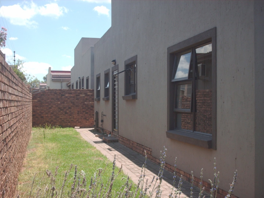 3 Bedroom Property for Sale in Kookrus Gauteng