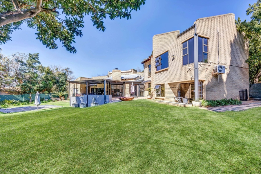 5 Bedroom Property for Sale in Lonehill Gauteng