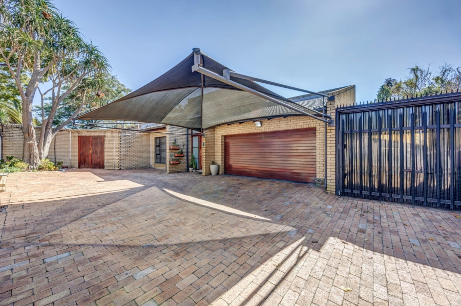 5 Bedroom Property for Sale in Lonehill Gauteng