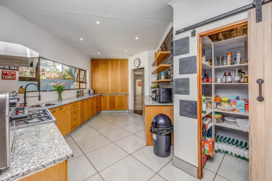 5 Bedroom Property for Sale in Lonehill Gauteng