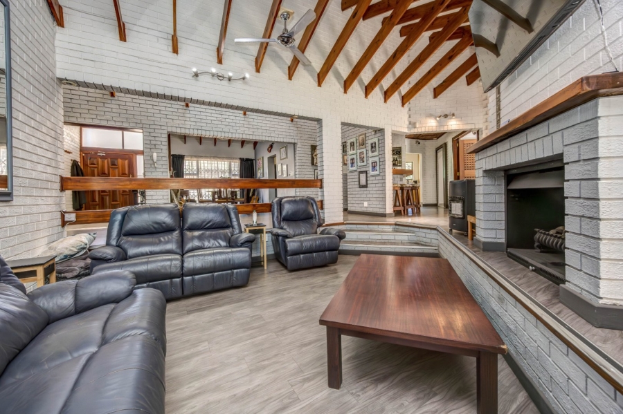 5 Bedroom Property for Sale in Lonehill Gauteng