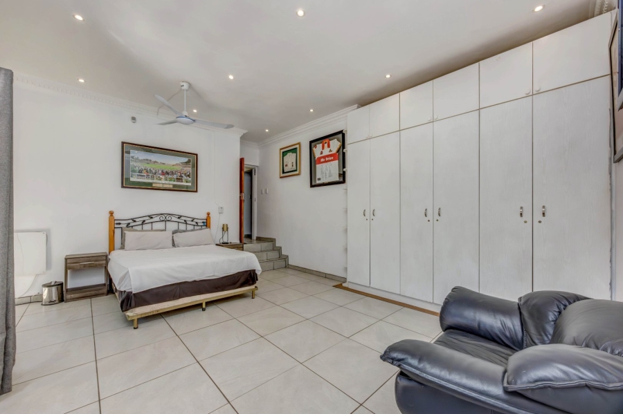 5 Bedroom Property for Sale in Lonehill Gauteng
