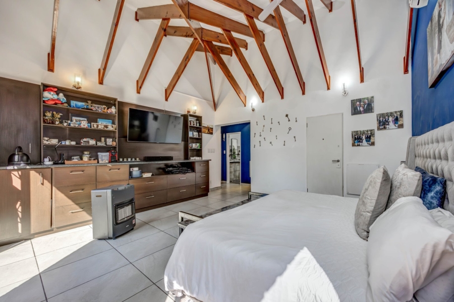 5 Bedroom Property for Sale in Lonehill Gauteng