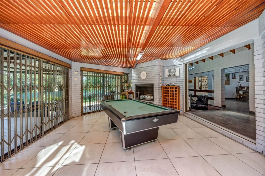 5 Bedroom Property for Sale in Lonehill Gauteng