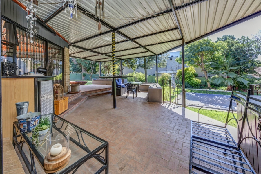 5 Bedroom Property for Sale in Lonehill Gauteng