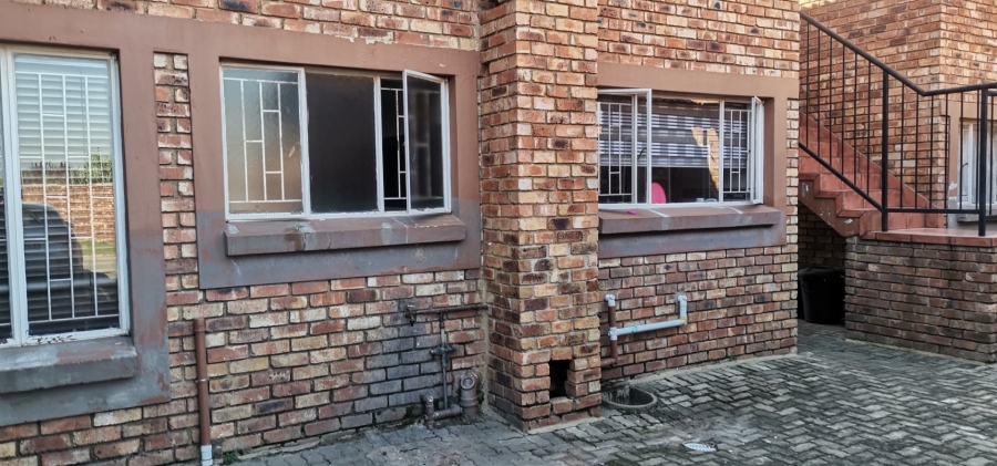 2 Bedroom Property for Sale in Edleen Gauteng