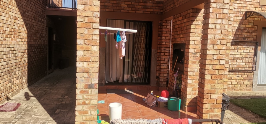 2 Bedroom Property for Sale in Edleen Gauteng