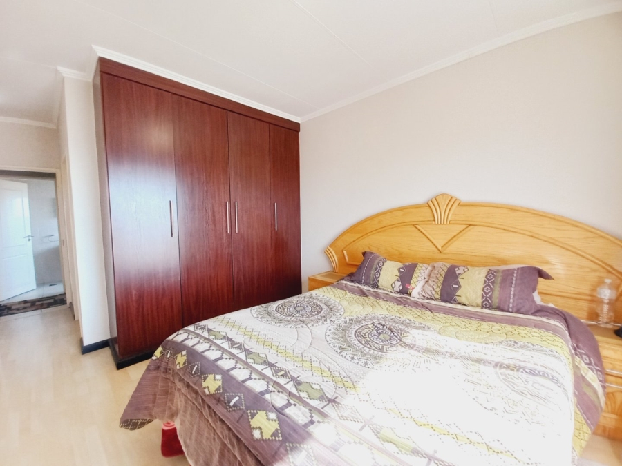 2 Bedroom Property for Sale in Greenstone Hill Gauteng