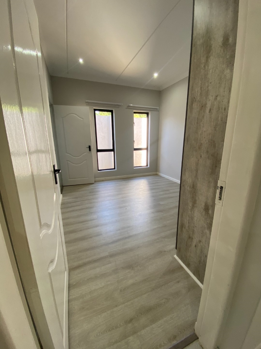 To Let 2 Bedroom Property for Rent in Bryanston Gauteng