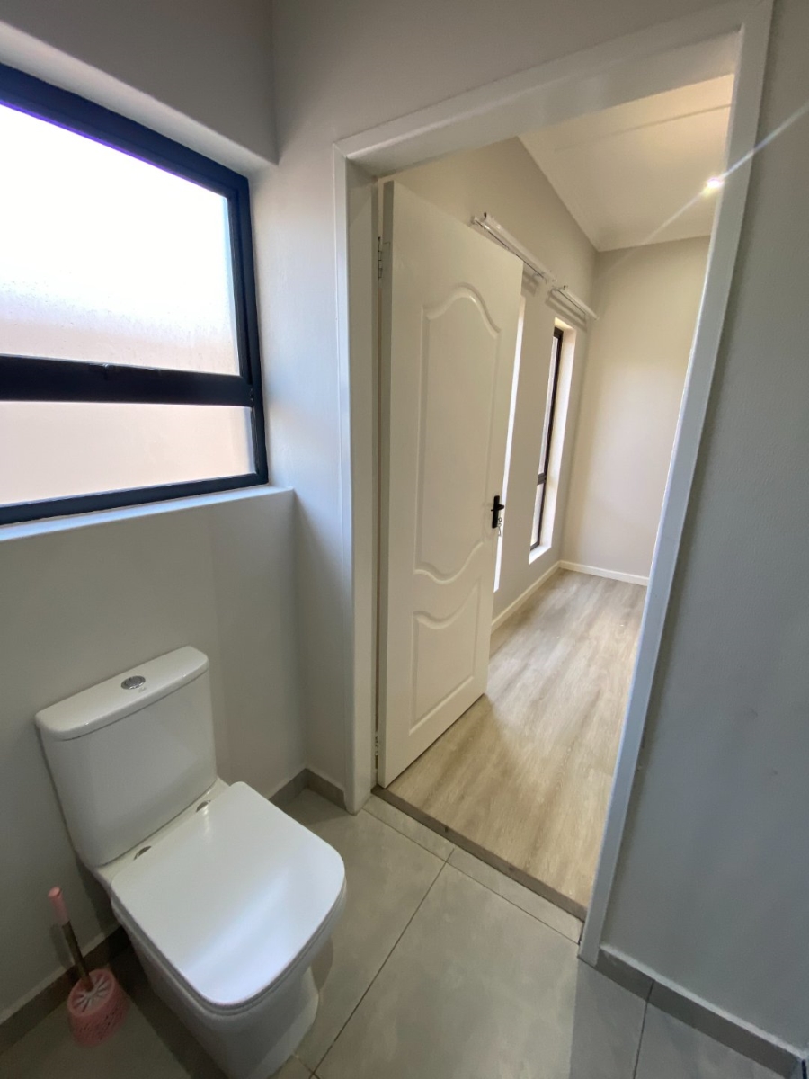 To Let 2 Bedroom Property for Rent in Bryanston Gauteng