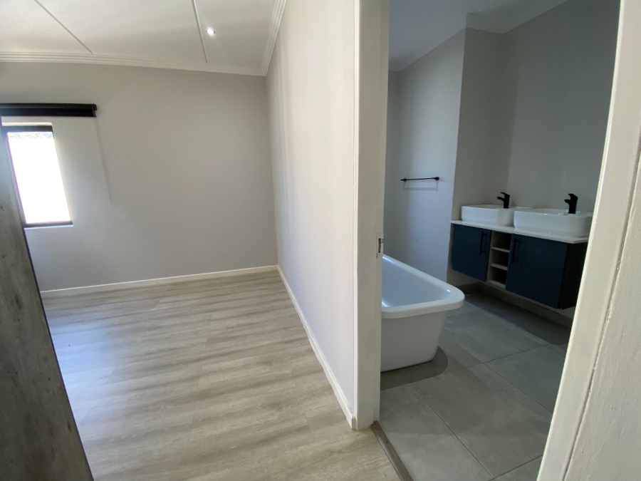 To Let 2 Bedroom Property for Rent in Bryanston Gauteng