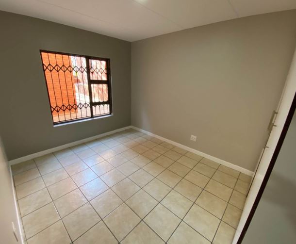 2 Bedroom Property for Sale in Kosmosdal Gauteng