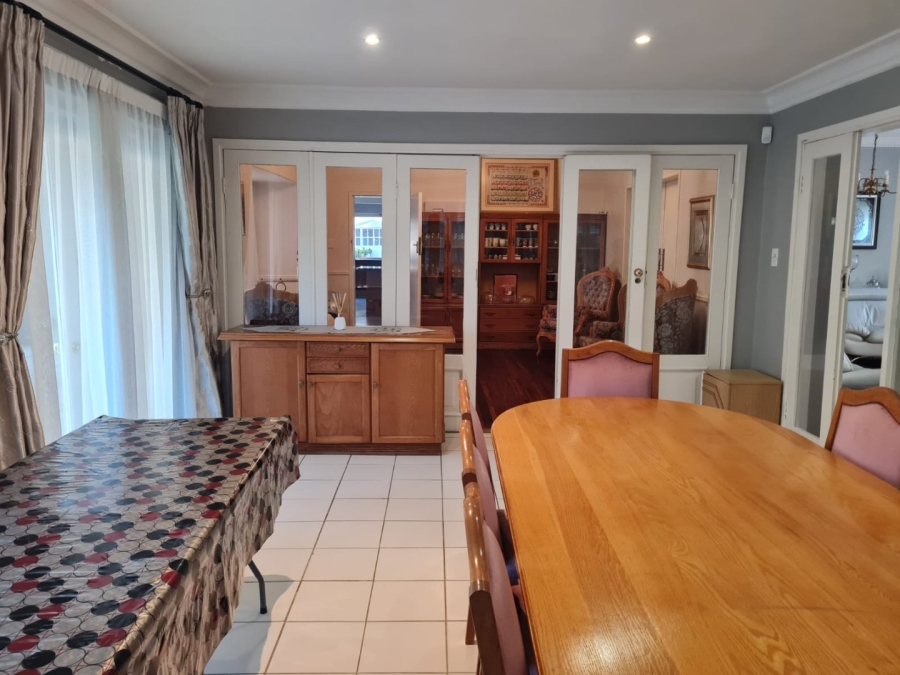 8 Bedroom Property for Sale in Saxonwold Gauteng