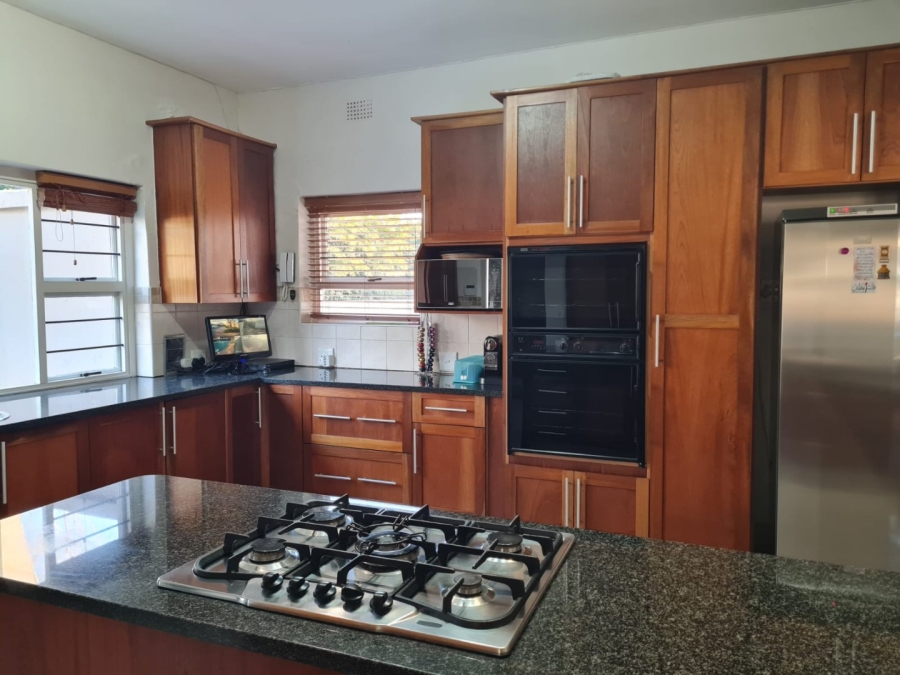 8 Bedroom Property for Sale in Saxonwold Gauteng