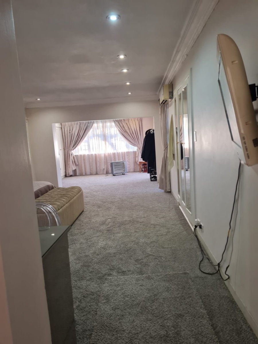 8 Bedroom Property for Sale in Saxonwold Gauteng