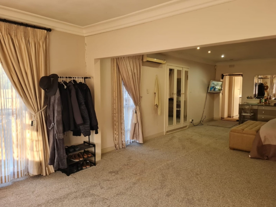 8 Bedroom Property for Sale in Saxonwold Gauteng