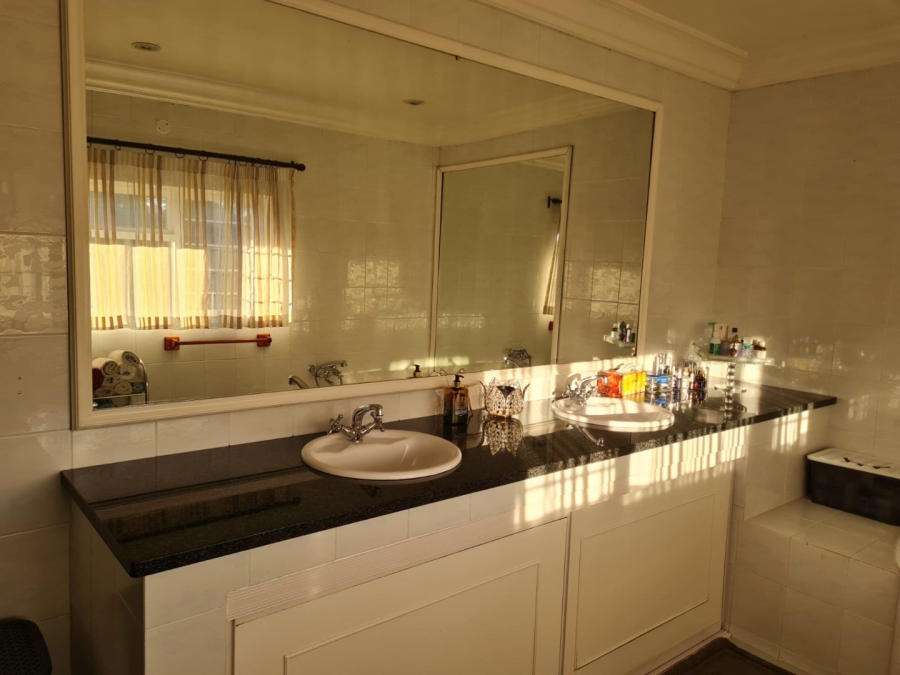 8 Bedroom Property for Sale in Saxonwold Gauteng