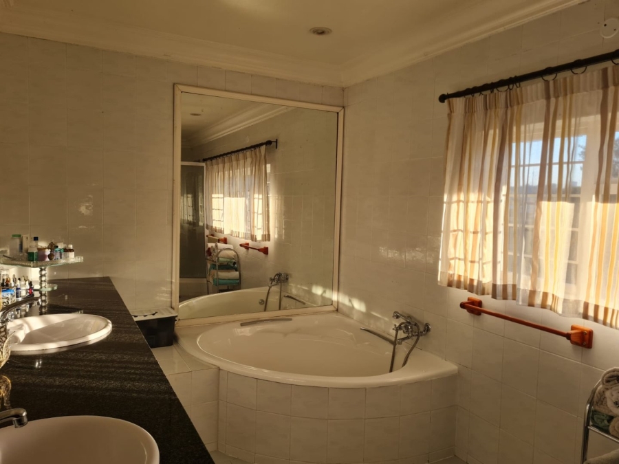 8 Bedroom Property for Sale in Saxonwold Gauteng