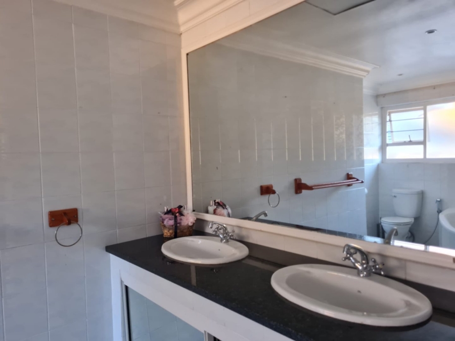 8 Bedroom Property for Sale in Saxonwold Gauteng