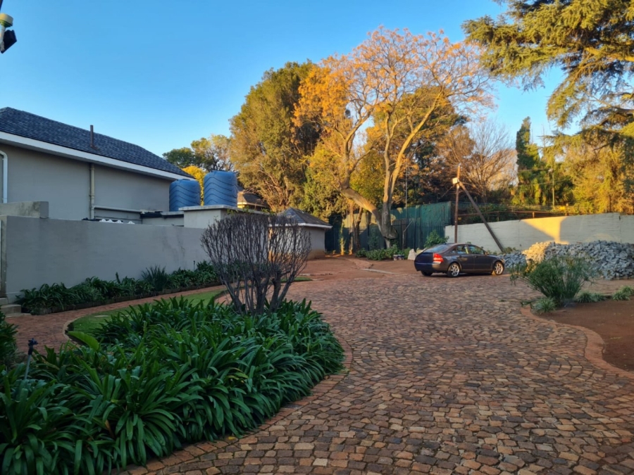 8 Bedroom Property for Sale in Saxonwold Gauteng