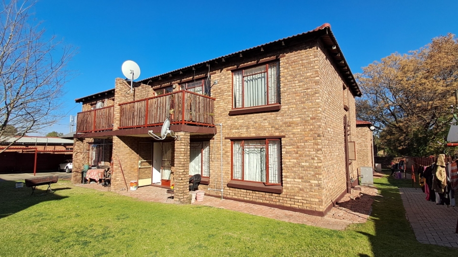 2 Bedroom Property for Sale in Mountain View Gauteng