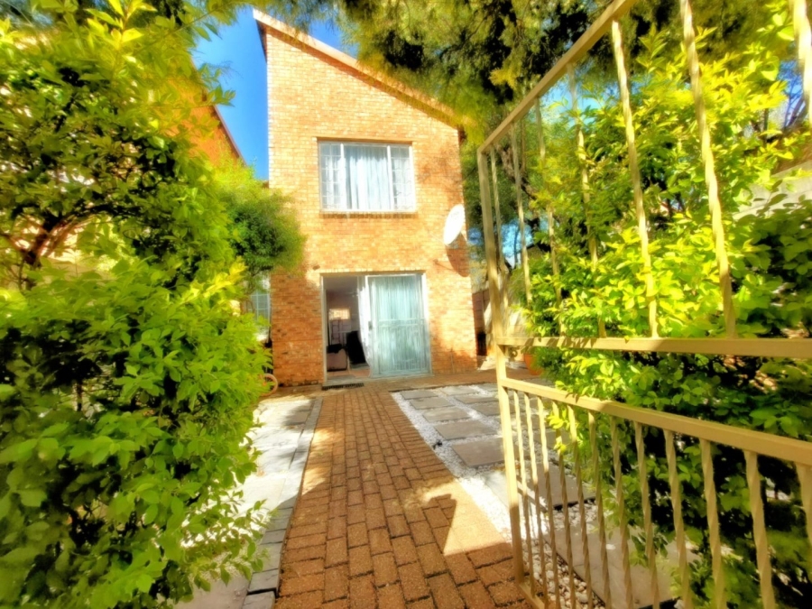 To Let 3 Bedroom Property for Rent in Sonneglans Gauteng
