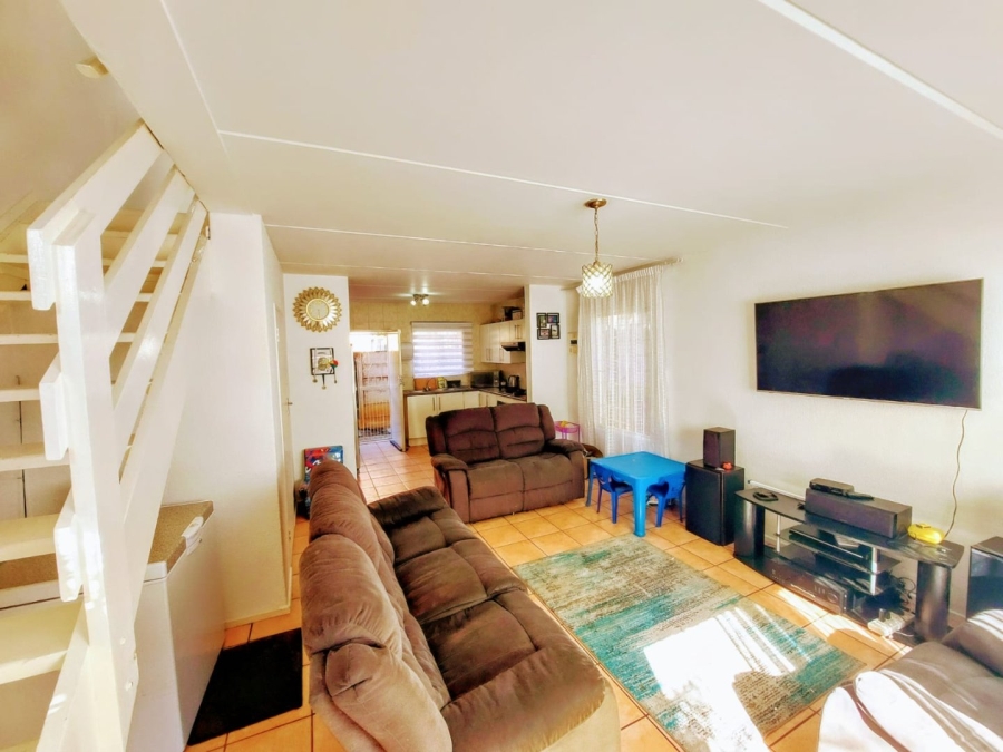 To Let 3 Bedroom Property for Rent in Sonneglans Gauteng