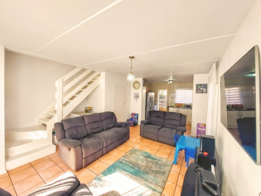 To Let 3 Bedroom Property for Rent in Sonneglans Gauteng