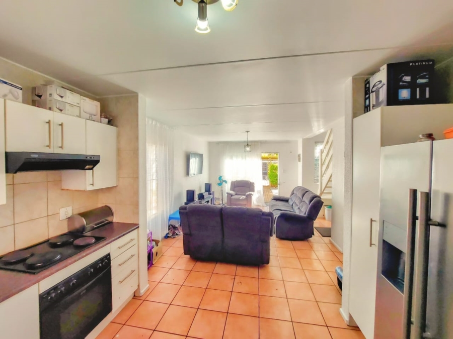 To Let 3 Bedroom Property for Rent in Sonneglans Gauteng