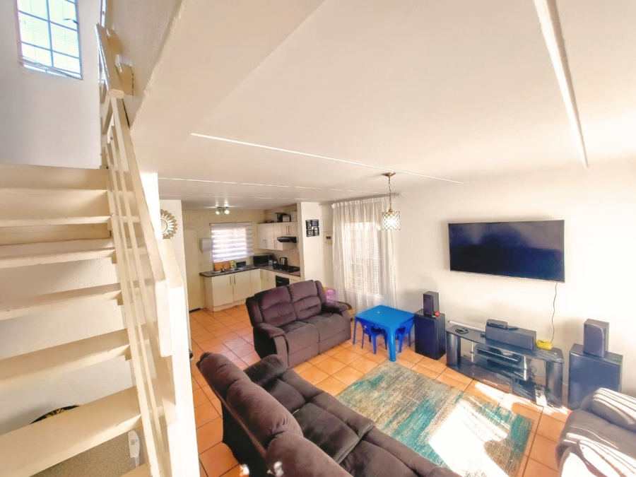 To Let 3 Bedroom Property for Rent in Sonneglans Gauteng