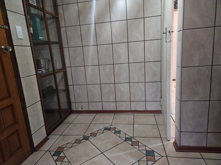 3 Bedroom Property for Sale in Crystal Park Gauteng