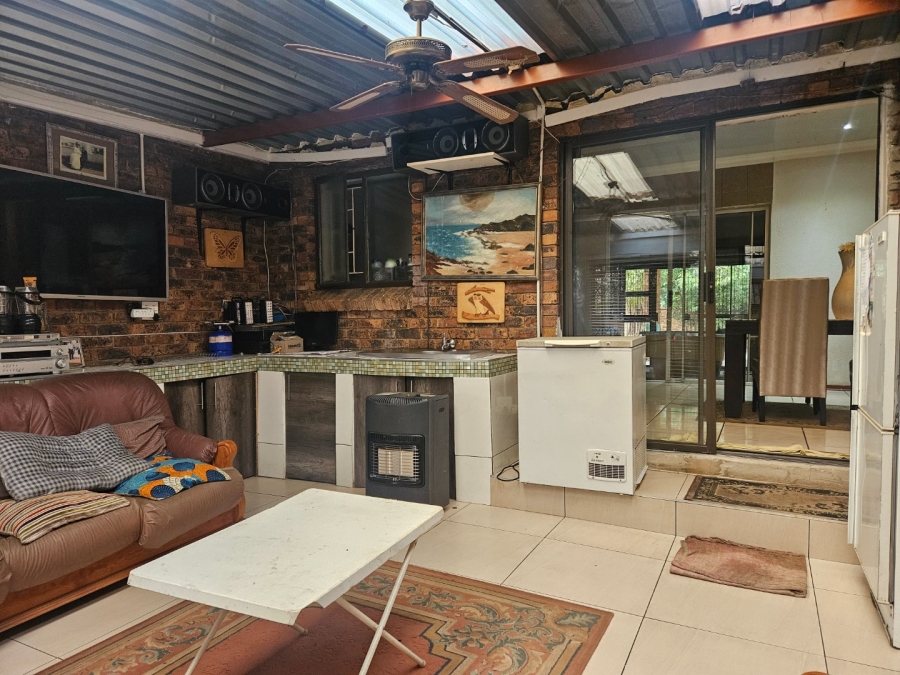 3 Bedroom Property for Sale in Crystal Park Gauteng