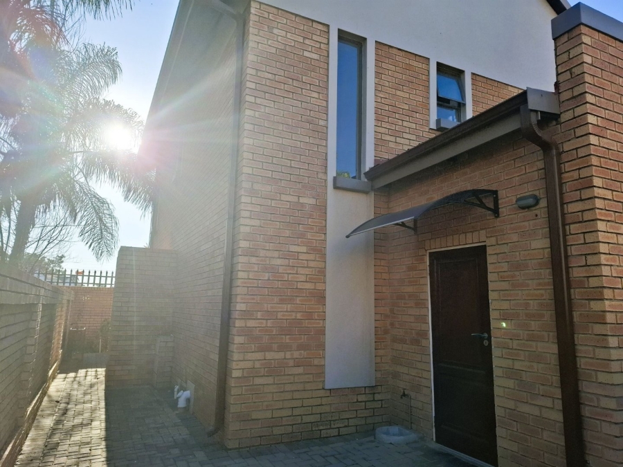 To Let 3 Bedroom Property for Rent in Equestria Gauteng