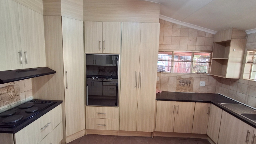 8 Bedroom Property for Sale in Pretoria North Gauteng