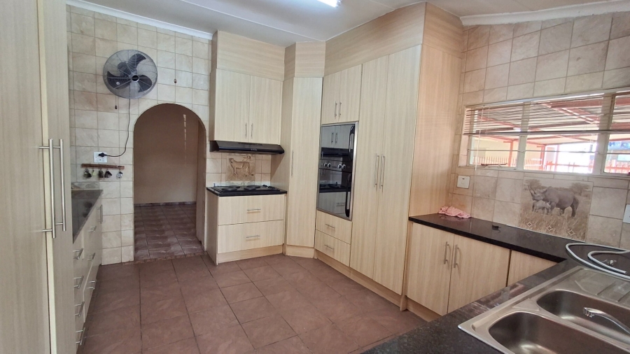8 Bedroom Property for Sale in Pretoria North Gauteng