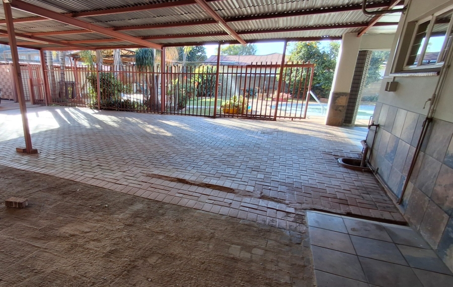 8 Bedroom Property for Sale in Pretoria North Gauteng
