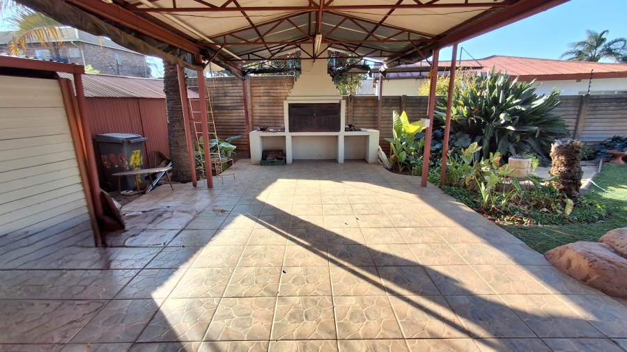 8 Bedroom Property for Sale in Pretoria North Gauteng