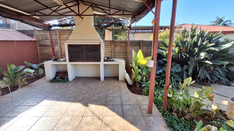 8 Bedroom Property for Sale in Pretoria North Gauteng
