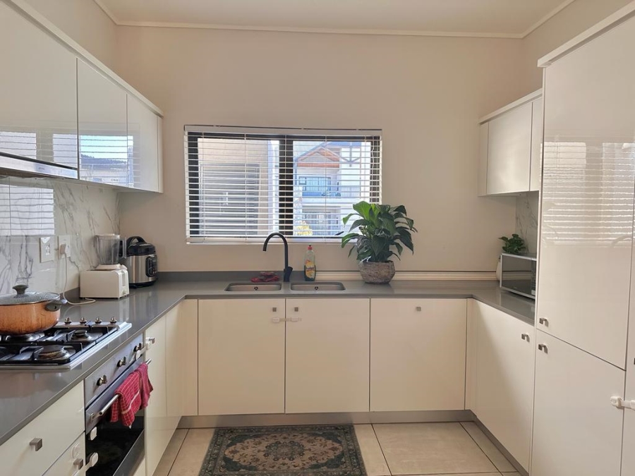To Let 2 Bedroom Property for Rent in The Polofields Gauteng