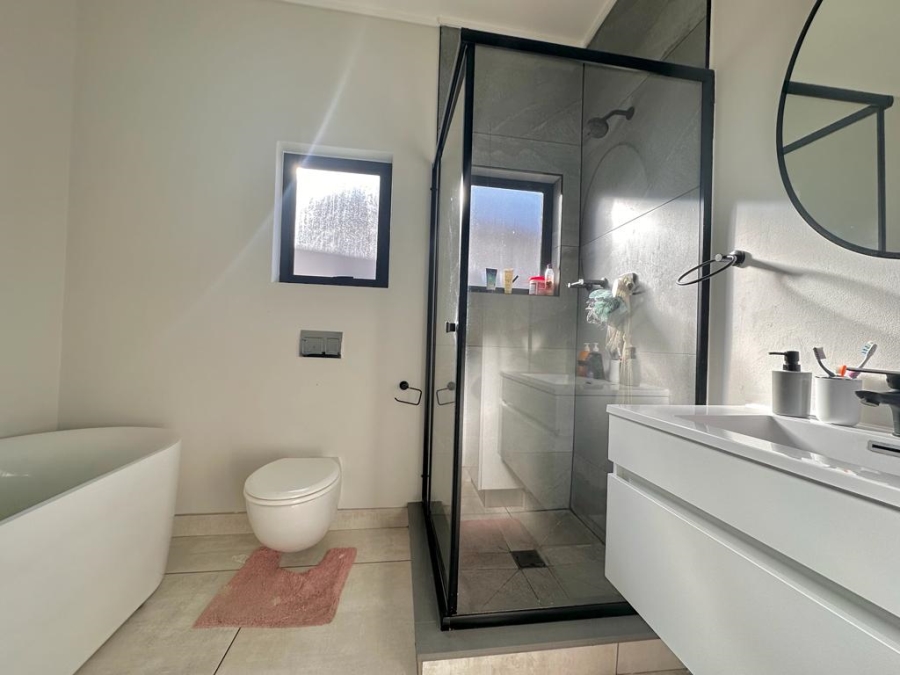 To Let 2 Bedroom Property for Rent in The Polofields Gauteng