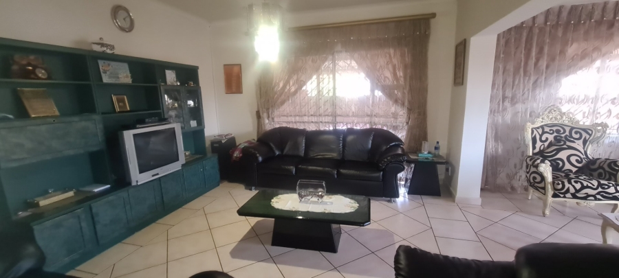 7 Bedroom Property for Sale in Laudium Gauteng