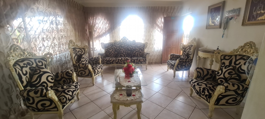 7 Bedroom Property for Sale in Laudium Gauteng