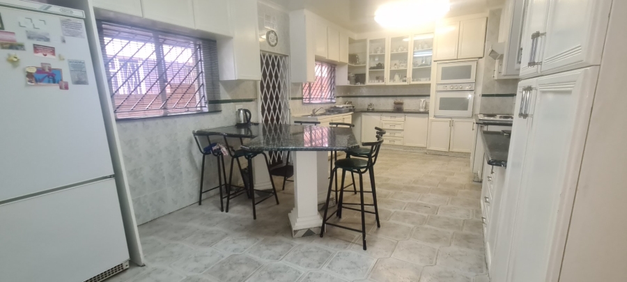 7 Bedroom Property for Sale in Laudium Gauteng
