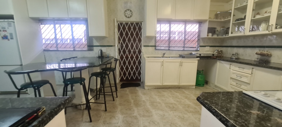 7 Bedroom Property for Sale in Laudium Gauteng