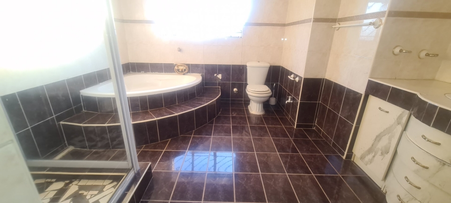 7 Bedroom Property for Sale in Laudium Gauteng