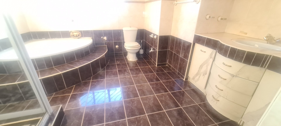 7 Bedroom Property for Sale in Laudium Gauteng
