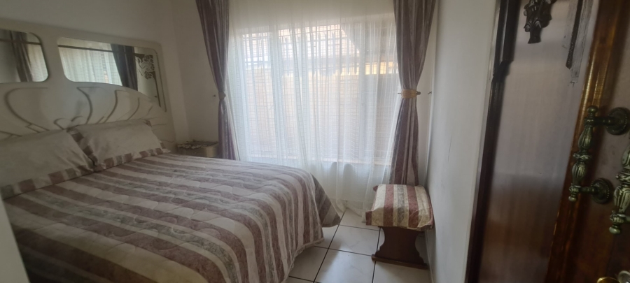 7 Bedroom Property for Sale in Laudium Gauteng
