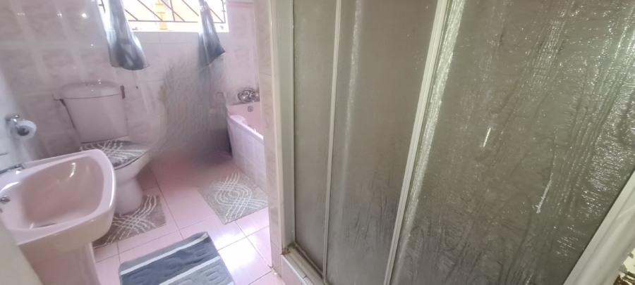 7 Bedroom Property for Sale in Laudium Gauteng