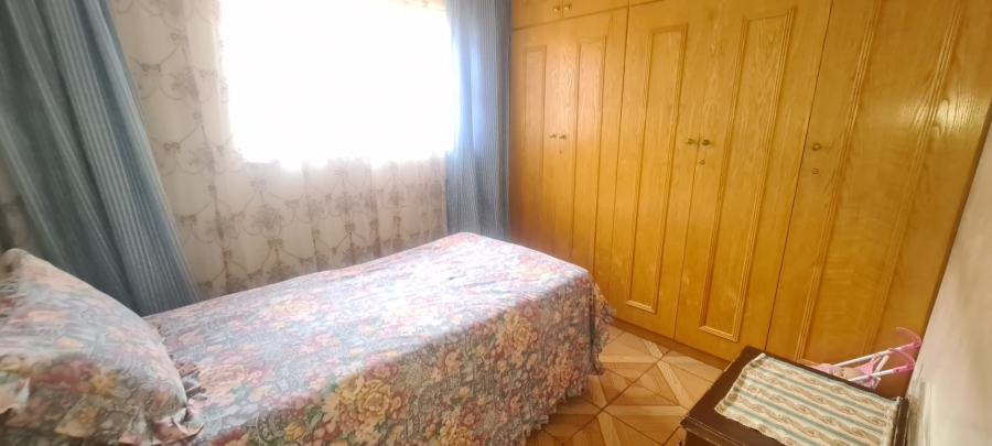 7 Bedroom Property for Sale in Laudium Gauteng