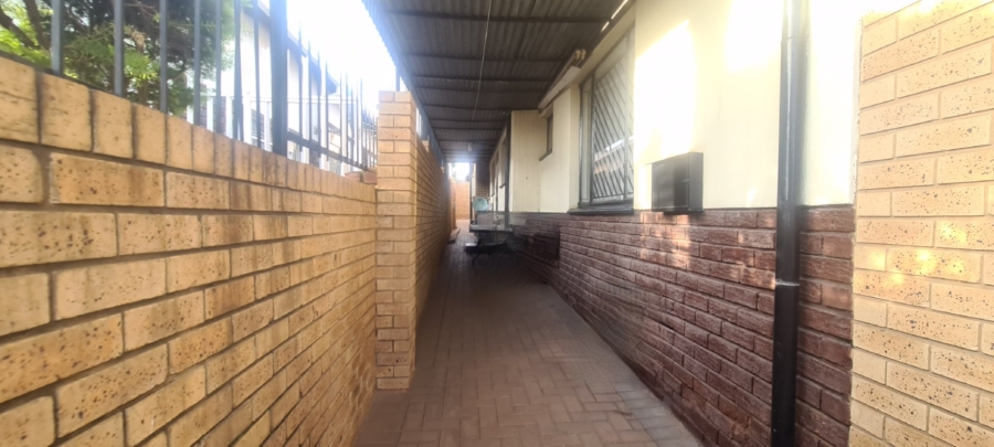 7 Bedroom Property for Sale in Laudium Gauteng